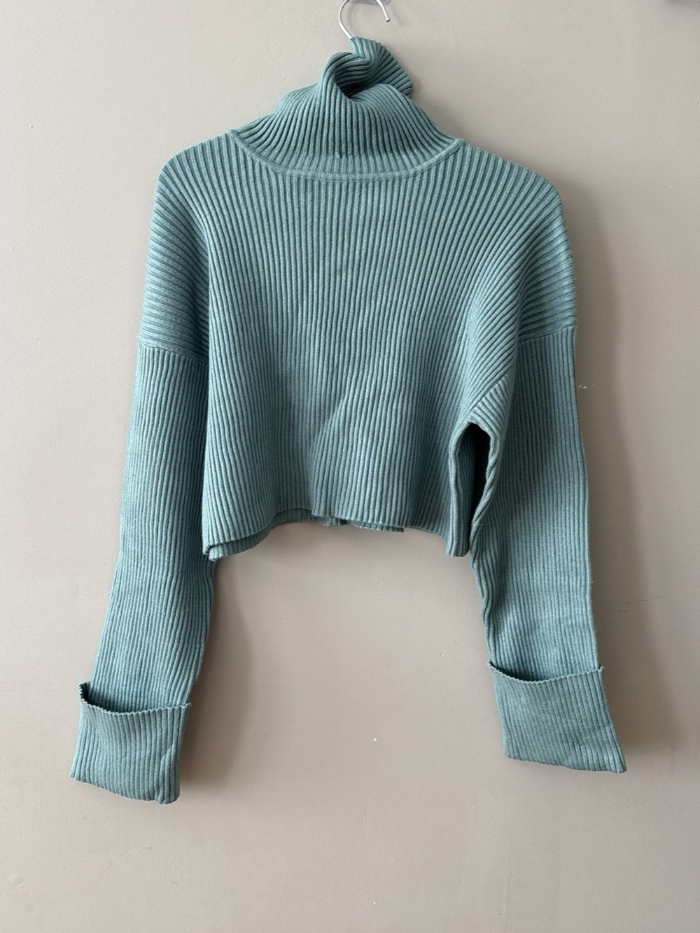 Forever 21 PATRINA Cropped Turtleneck Sweater in Green Size Medium NWT - Picture 6 of 8